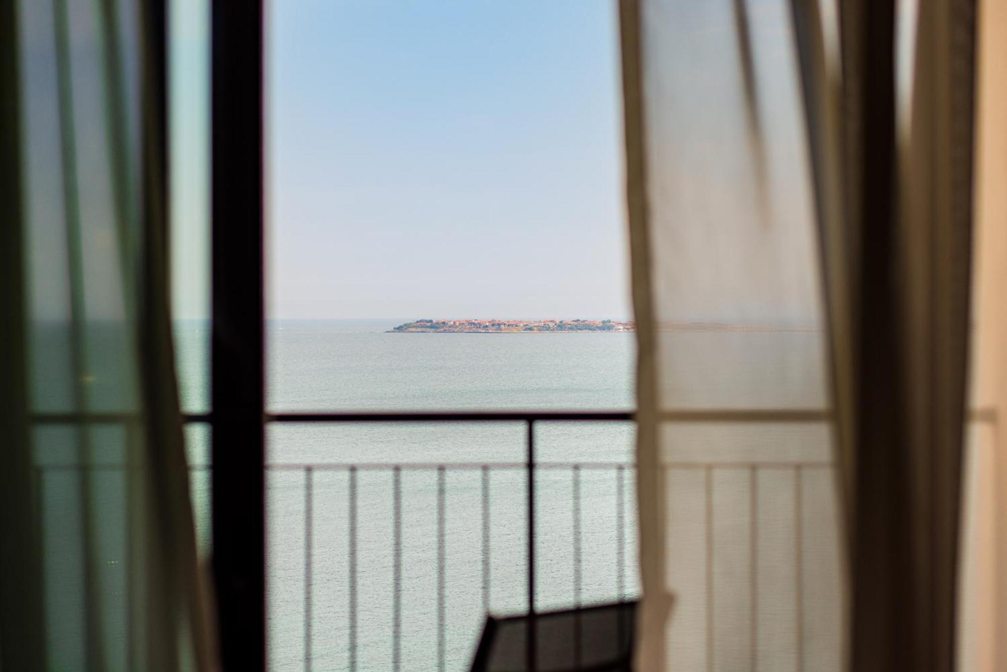 Secrets Sunny Beach Resort & Spa (Adults Only) Eksteriør billede View of the Gulf of Naples from the hotel