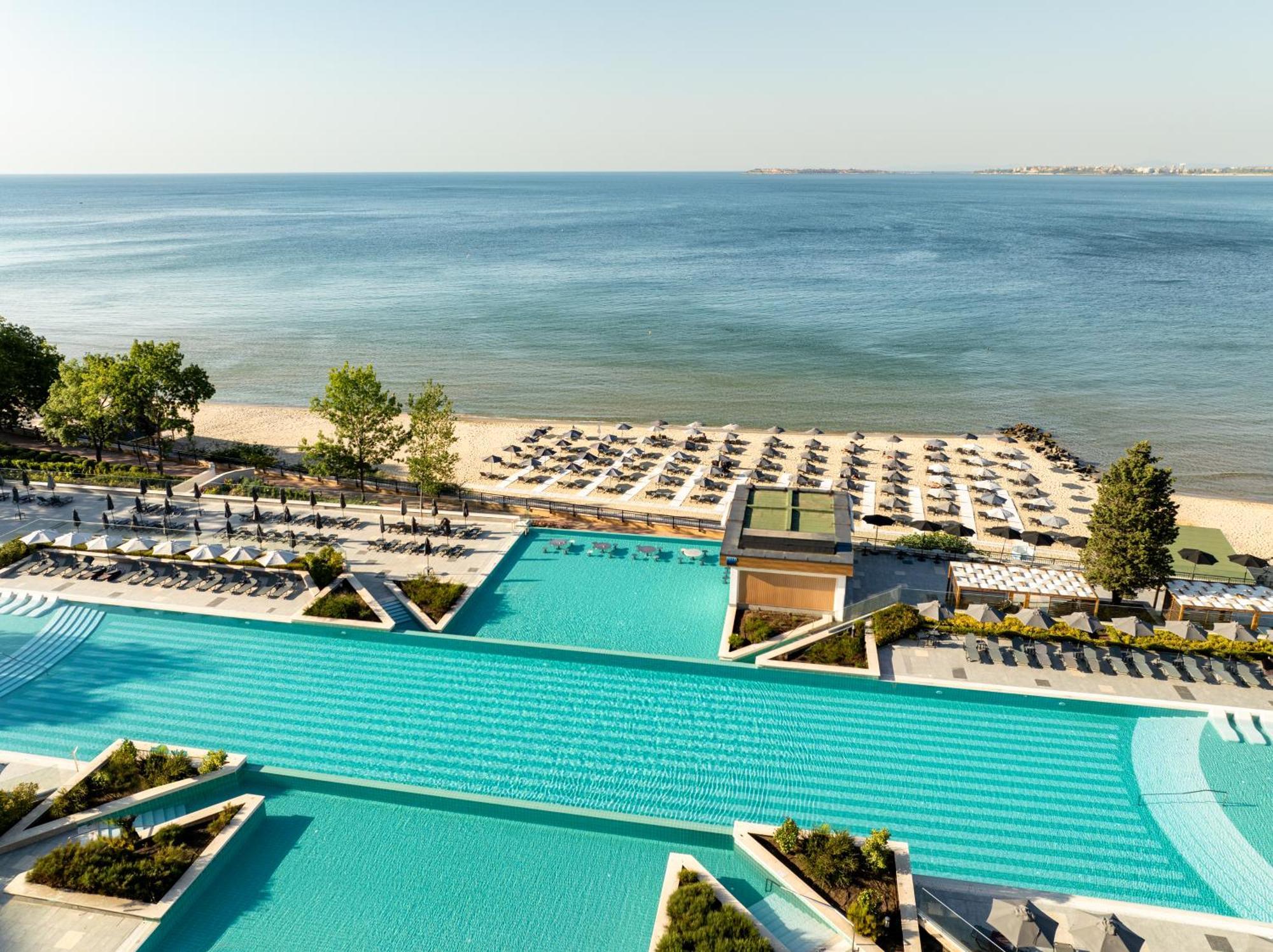 Secrets Sunny Beach Resort & Spa (Adults Only) Eksteriør billede The hotel's swimming pool